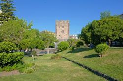 Il Castello Normano e il parco pubblico di Adrano in Sicilia, siamo in provincia di Catania - © ollirg / Shutterstock.com