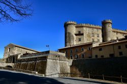 Il Castello Orsini-Odescalchi in centro a Bracciano nel Lazio