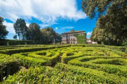 Il Castello Ruspoli a Vignanello: siamo nella Tuscia, regione storica del Lazio al confine con la Toscana. - © ValerioMei / Shutterstock.com