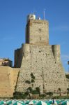 Il Castello Svevo di Termoli fotografato dalla spiaggia cittadina.