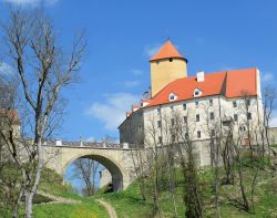 Il castello Veveri a Brno, Repubblica Ceca. Situato 12 km a nord-ovest della città di Brno, questo castello ducale e reale della Moravia venne commissionato da Vladislao III° Enrico ...