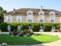 Il celebre Chateau de Meursault, cantina vinicola della Borgogna in Francia