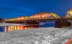 Il celebre ponte "Trenton Makes The World Takes", New Jersey, USA. Comunemente chiamato Lower Fee Bridge, questo ponte a pedaggio è a due corsie e attraversa il fiume Delaware.
 ...