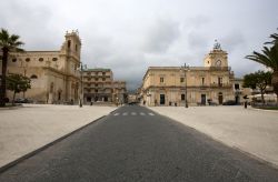 Il centro cittadino di Avola, Sicilia. Questa ridente località siciliana si trova a metà strada fra Noto e Siracusa.


