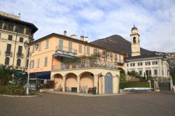 Il centro cittadino di Cernobbio, lago di Como, Lombardia. Si tratta di una rinomata località turistica di livello internazionale - © mary416 / Shutterstock.com