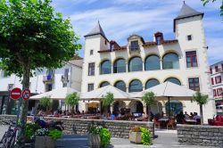 Il centro del villaggio di Saint-Jean-de-Luz, Nuova Aquitania (Francia) - © EQRoy / Shutterstock.com