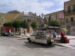 Il centro di Apricena vicino al Gargano in Puglia - mapio.net