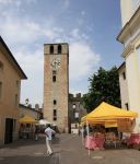 Il centro di Castellaro Lagusello durante la manifestazione di Golosaria, che tocca varie località della Provincia di Mantova. - © Adriano Castelli / Shutterstock.com