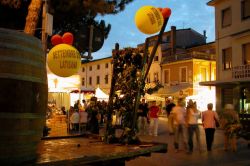 Il centro di Latisana durante una manifestazione enogastronomica