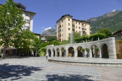 Il centro di Saint Vincent e la strada Chanoux in Valle d'Aosta - © Antonello Marangi / Shutterstock.com