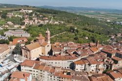Il centro medievale del borgo di Sinalunga in Toscana.