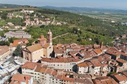 Il centro medievale del borgo di Sinalunga in Toscana.