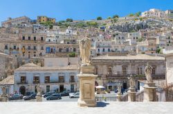 Il centro storico del borgo barocco di Modica nella Sicilia sud-orientale