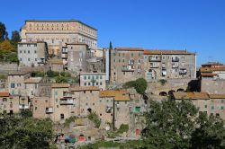 Il centro storico di Caprarola intorno a Palazzo Farnese, Provincia di Viterbo, Lazio - © trotalo / Shutterstock.com