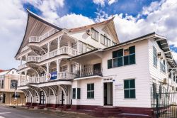 Il centro storico di Paramaribo, Suriname, con la tradizionale architettura in stile coloniale - © Anton_Ivanov / Shutterstock.com