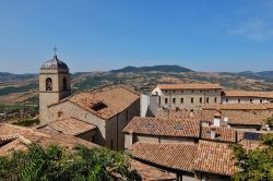 Il centro storico di Pennabilli visto dall'alto, Emilia Romagna. Questo piccolo villaggio si trova a circa 140 chilometri da Bologna e 45 da Rimini.



