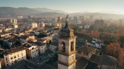 Il centro storico di Terni con il campanile della ...