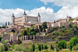 Il centro storico di Toledo (Spagna) è stato dichiarato Patrimonio dell'Umanità dall'UNESCO nel 1986: grazie ai suoi monumenti - più di un centinaio - in vari stili ...