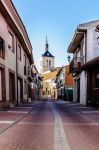 Il centro storico di Tudela, Spagna, con un vicolo da cui ammirare la torre della chiesa - © Nacho Vegas / Shutterstock.com