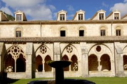 Il chiostro del Monastero di Santa Maria di Iranzu a Estella, Navarra, Spagna. La costruzione di questa grandisoa abbazia cistercense risale al periodo fra il XII° e il XIV° secolo.
 ...