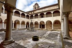Il chiostro del Santuario dei Santi Vittore e Corona si trova nei dintorni di Feltre Veneto