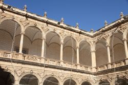 Il chiostro della chiesa di San Domenico a Orihuela, Spagna. Una bella immagine dell'interno dell'edificio religioso dedicato a San Domenico nel cuore della città: lo stile barocco ...