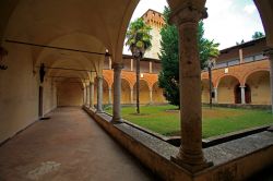 Il chiostro dell'Eremo di Lecceto vicino a Sovicille in Toscana