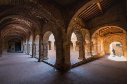 Il Chiostro di San Francesco, siamo nel borgo di Suvereto in Toscana