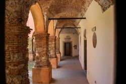 Il chiostro medievale della città siciliana di Forza d'Agrò (provincia di Messina). In questo luogo vennero girate alcune scene del film Il Padrino di Francis Ford Coppola ...