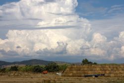 Il cielo e i paesaggi della Maremma a Fonteblanda in Toscana