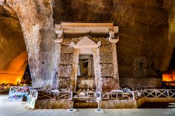 Il cimitero delle Fontanelle a Napoli, uno dei siti dark partenopei - © Massimo Santi / Shutterstock.com