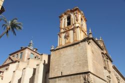 Il Collegio di San Domenico a Orihuela, Spagna. Questo edificio religioso, costruito in stile barocco, è uno dei luoghi di culto più importanti della città che si affaccia ...