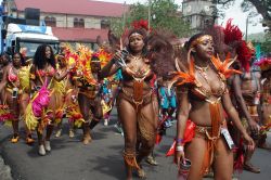 Il colorato e provocante carnevale di Castries a Saint Lucia - © Angela N Perryman / Shutterstock.com