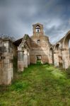 Il complesso della Torre di Calascio, borgo sul Gran Sasso in Abruzzo.