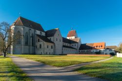 Il complesso Benedettino (Munster St. Maria und Markus) si trova sull'isola di Reichenau in Germania, Bodensee