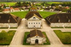 Il complesso delle Saline Reali di Arc-et-Senans (Francia), visto dall'alto. Siamo nella regione della Borgogna-Franca Contea. 
