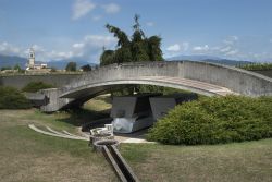 Il complesso funebre monumentale Brion in frazione Altivole di Treviso, Veneto. Venne progettato e realizzato dall'architetto italiano Carlo Scarpa nel 1969 su commissione di Onorina Brion ...