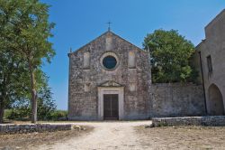 Il convento di Madonna di Palazzo a Rutigliano, Puglia. Un'antica leggenda popolare vuole il convento dei Minori Osservanti di Rutigliano eretto presso una chiesetta con il titolo di Madonna ...