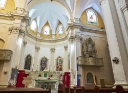 Il coro e l'organo a canne della chiesa di Santa Maria delle Grazie a Galatina, Puglia. La zona absidale ospita il pregevole organo di epoca settecentesca - © Alvaro German Vilela / ...