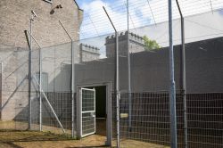 Il cortile di una prigione del XIX° secolo a Arnhem, Olanda. Costruita nel 1886 e utilizzata sino al 2015, è oggi un monumento nazionale - © RockerStocker / Shutterstock.com