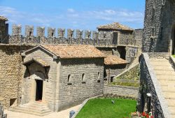 Il cortile interno della fortezza Guaita sul Monte Titano a San Marino, Repubblica di San Marino - © Nick_Nick / Shutterstock.com