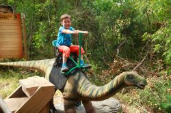 Il Dinopark Funtana, il parco a tema dinosauri si trova in Istria, Croazia. - © Lucertolone / Shutterstock.com