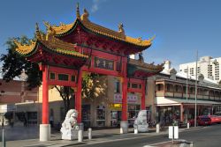 Il distretto di Chinatown nella città di Adelaide, Australia. Si trova su Moonta Street all'interno della grande area di Adelaide Central Markets- © fritz16 / Shutterstock.com ...