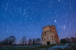 Il Donnington Castle fotografato di notte con lunga esposizione