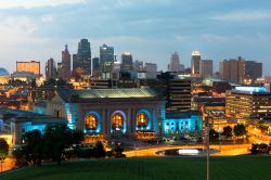 Il downtown di Kansas City al tramonto, Missouri.
