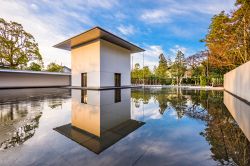 Il D.T. Suzuki Museum a Kanazawa, Giappone. Il museo ricorda l'operato di Daisetsu Teitaro Suzuki, uno studioso che diffuse la filosofia dell'Estremo Oriente in Occidente - © Sean ...