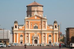 Il Duomo di Carpi domina il centro storico della cittadina in provincia di Modena - © Buffy1982 / Shutterstock.com