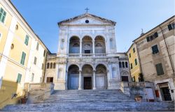 Il Duomo di Massa dedicato ai Santi Pietro e Francesco, siamo in Versilia, Toscana