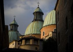 Il duomo di Treviso visto da piazza Pola, Veneto - © PiercarloAbate / Shutterstock.com