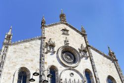 Il Duomo gotico di Como in Lombardia. - © RMIKKA / Shutterstock.com